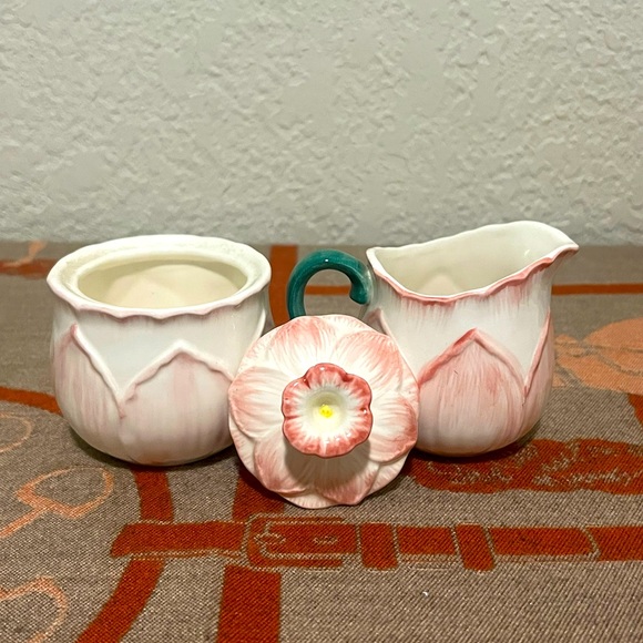 Sigma The Tastesetter Roses Design Creamer and Sugar Set - Picture 5 of 7